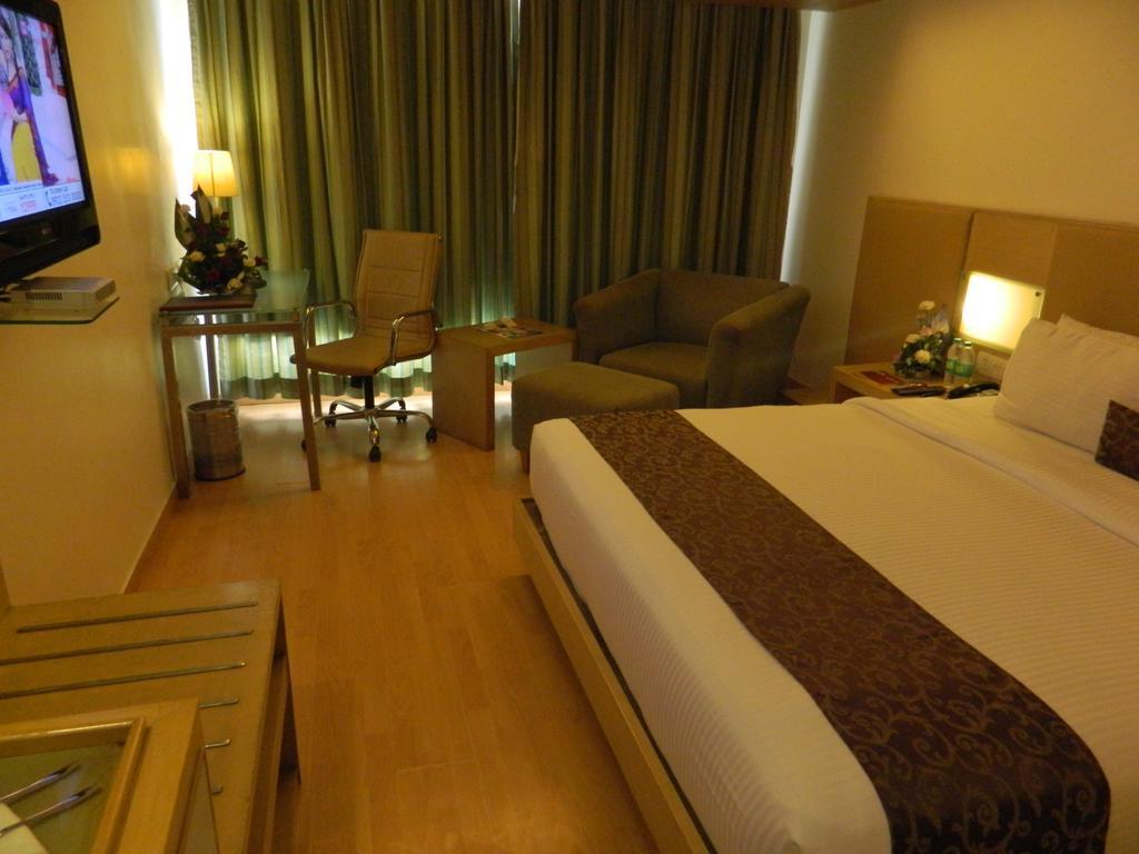 Park Maple Hotel Amritsar Exterior photo